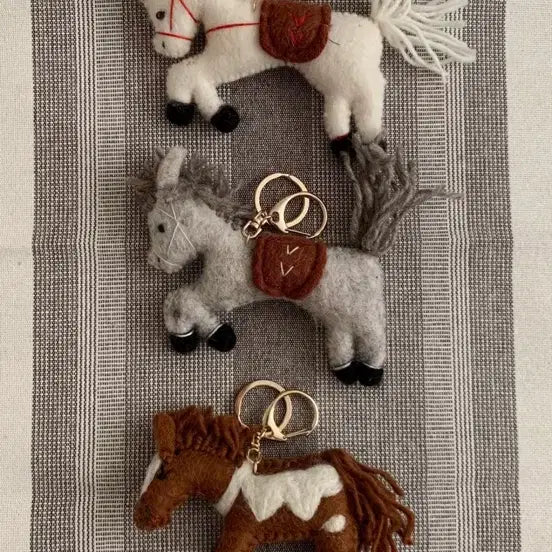 [BUNJANG] Wool Handmade Horse Keychain Set (2 pcs) / 울 양모 핸드메이드 말 키링 2개 새제품