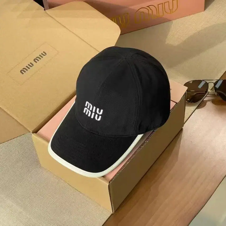 [BUNJANG] Miu Miu Two-Tone Baseball Cap M (56-58cm) / 미우미우 투톤 야구캡 M사이즈 56-58cm 여름 자외선 차단
