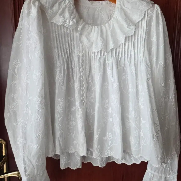 [BUNJANG] White Flower Embroidery Blouse / 화이트 플라워 자수 블라우스