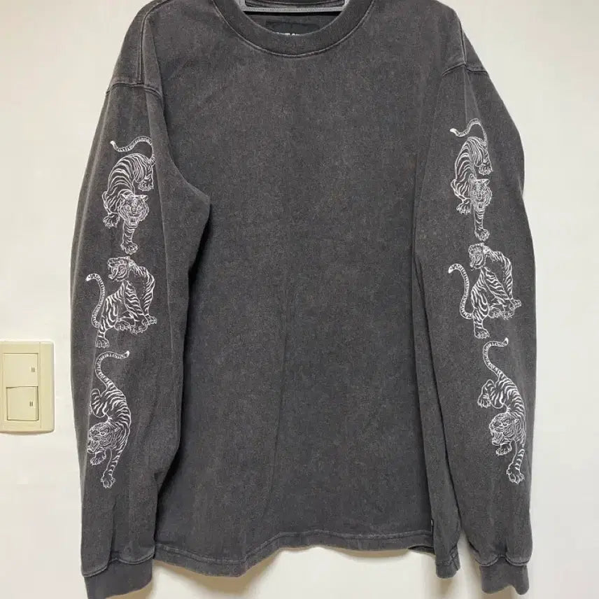 [BUNJANG] Insane Garage Tiger Long Sleeve (Size 2) / [INSANE] 인세인개러지 타이거 롱슬리브 2사이즈