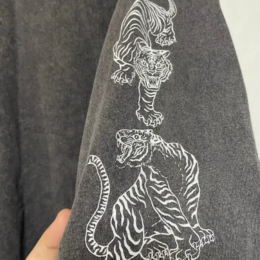 [BUNJANG] Insane Garage Tiger Long Sleeve (Size 2) / [INSANE] 인세인개러지 타이거 롱슬리브 2사이즈