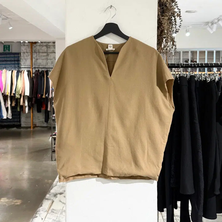 [BUNJANG] Hermès Beige V-Neck Wool Half Blouse Size 36 / 에르메스 베이지 브이넥 울 하프 블라우스