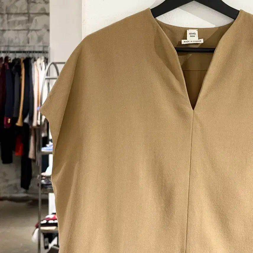 [BUNJANG] Hermès Beige V-Neck Wool Half Blouse Size 36 / 에르메스 베이지 브이넥 울 하프 블라우스