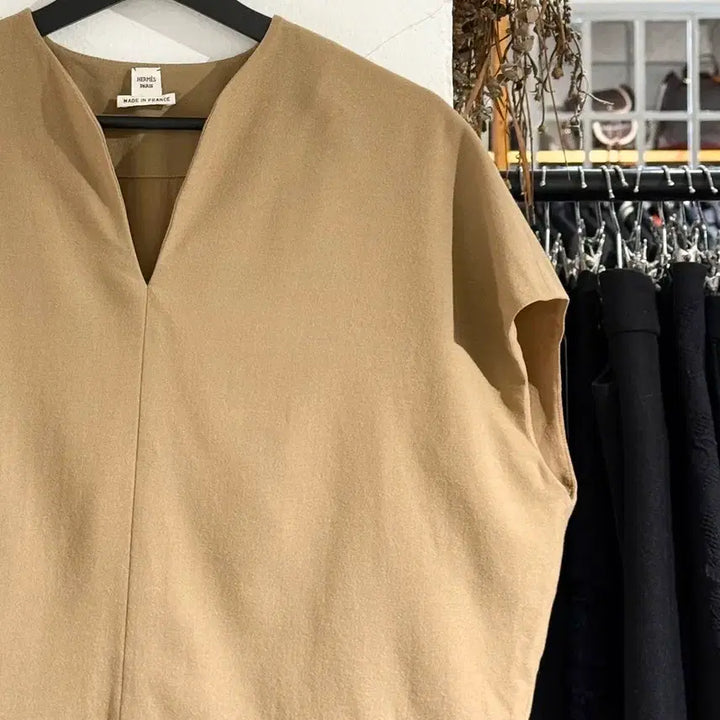 [BUNJANG] Hermès Beige V-Neck Wool Half Blouse Size 36 / 에르메스 베이지 브이넥 울 하프 블라우스
