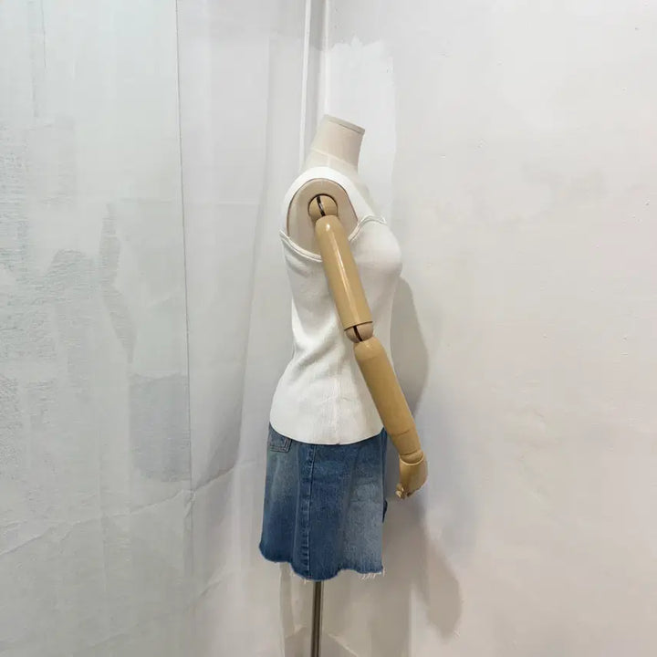 [BUNJANG] White Ribbed Sleeveless Knit Top / (66)화이트 빅밴드 골지 민소매 나시니트 4485