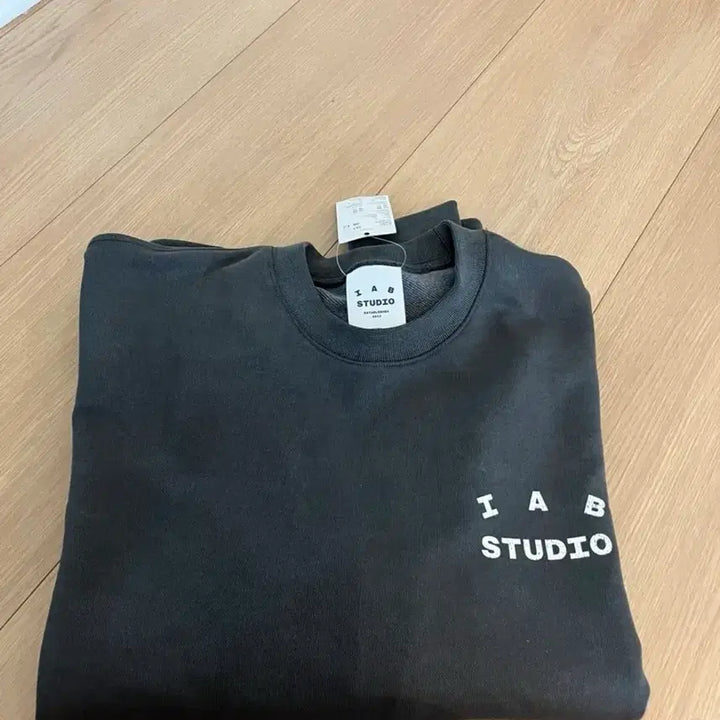 [BUNJANG] IAB Studio Sweatshirt / 아이앱스튜디오 맨투맨
