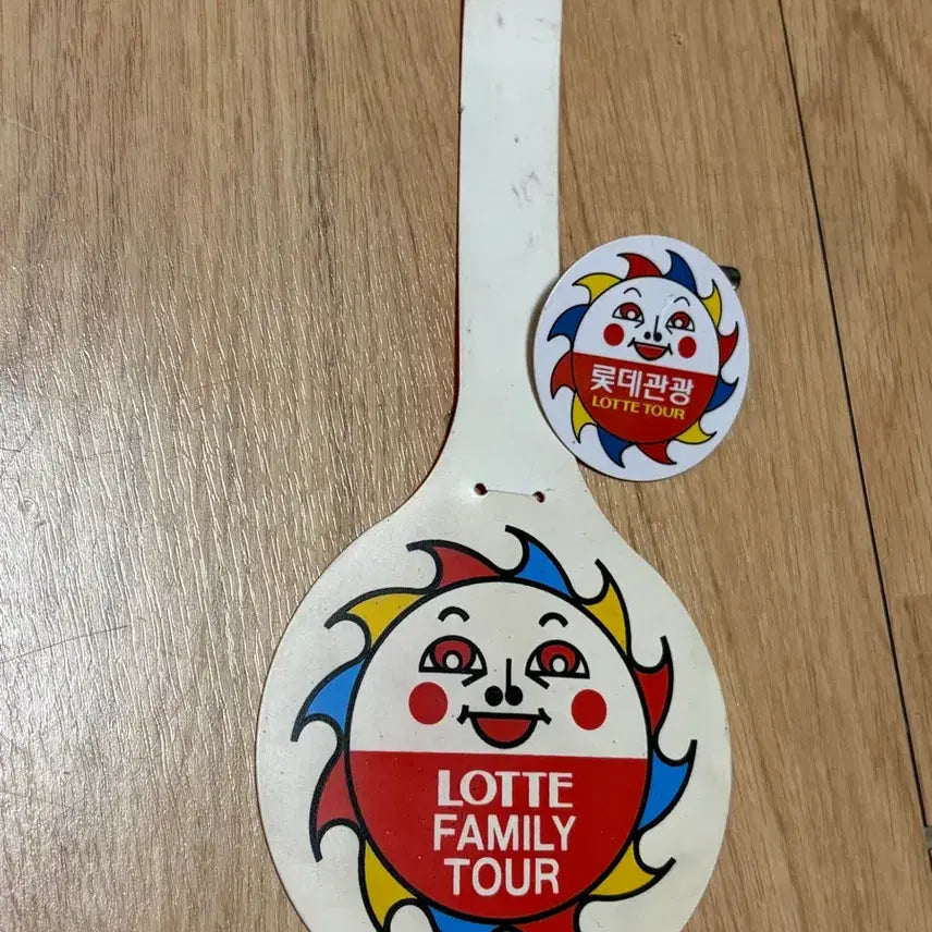 [BUNJANG] Lotte Tour Commemorative Pin Badge / 롯데관광 뱃지 LOTTE TOUR 기념품