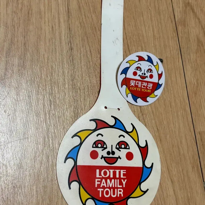 [BUNJANG] Lotte Tour Commemorative Pin Badge / 롯데관광 뱃지 LOTTE TOUR 기념품