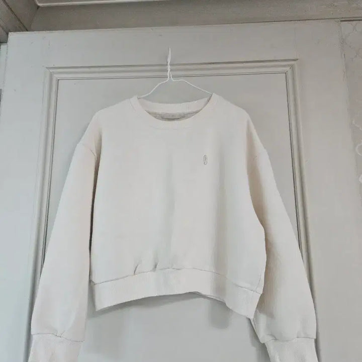 [BUNJANG] Ivory Cropped Sweatshirt / 아이보리색 크롭 맨투맨