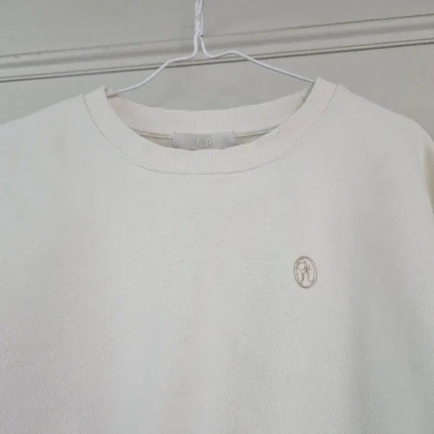 [BUNJANG] Ivory Cropped Sweatshirt / 아이보리색 크롭 맨투맨
