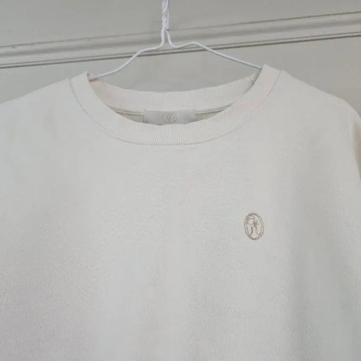 [BUNJANG] Ivory Cropped Sweatshirt / 아이보리색 크롭 맨투맨