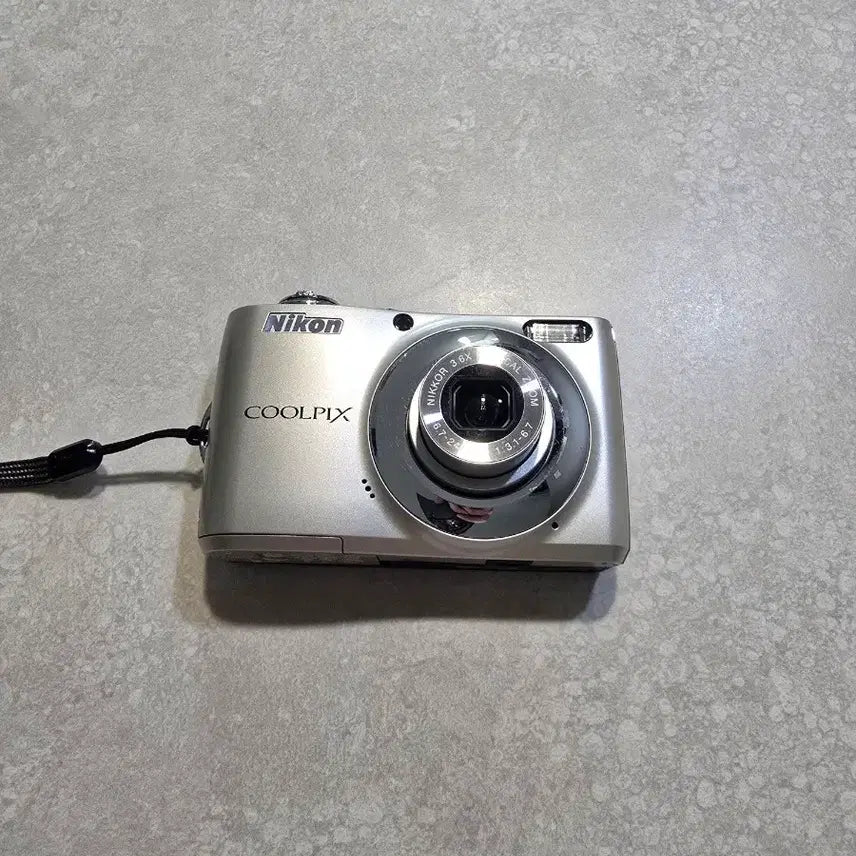 [BUNJANG] Nikon Coolpix L22 Vintage Digital Camera / 니콘 쿨픽스 L22 빈티지 디카