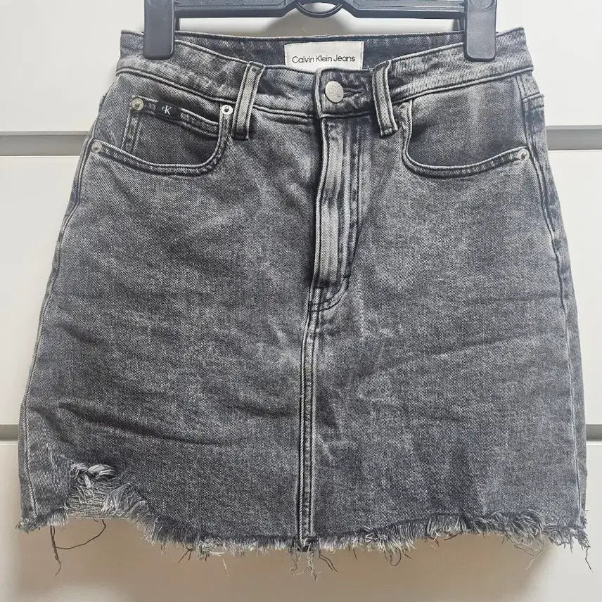 [BUNJANG] Calvin Klein Washed Black Denim Mini Skirt / 캘빈클라인 흑청미니스커트