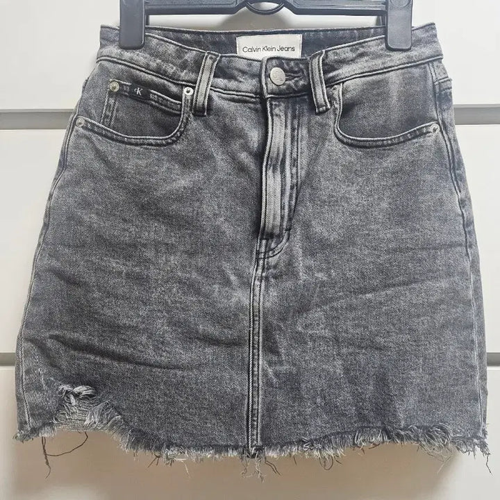 [BUNJANG] Calvin Klein Washed Black Denim Mini Skirt / 캘빈클라인 흑청미니스커트