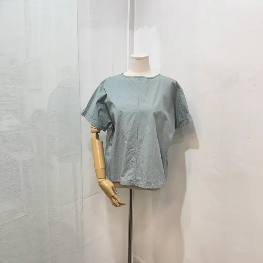 [BUNJANG] Tone-Down Blue Oversized Short-Sleeve Blouse - Crinkled Nylon / 톤다운 블루 오버핏 반팔블라우스 바스락 나일론 4495