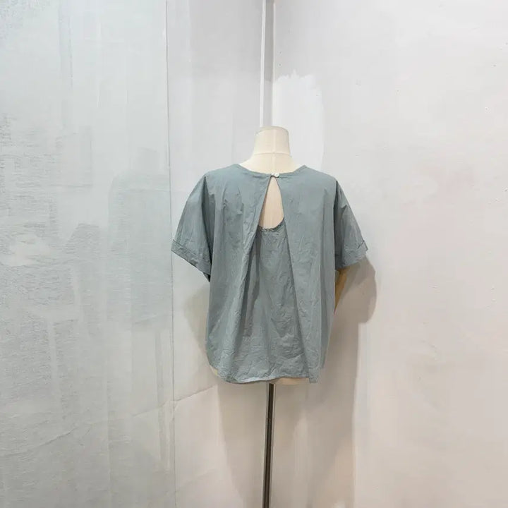 [BUNJANG] Tone-Down Blue Oversized Short-Sleeve Blouse - Crinkled Nylon / 톤다운 블루 오버핏 반팔블라우스 바스락 나일론 4495