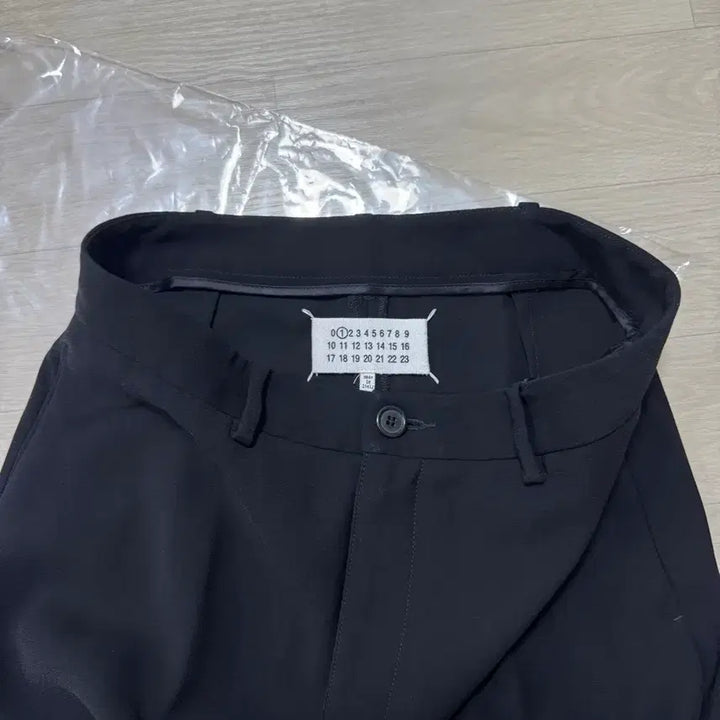 [BUNJANG] Maison Margiela Black Midi Skirt / [38] 메종마르지엘라 미디스커트 블랙