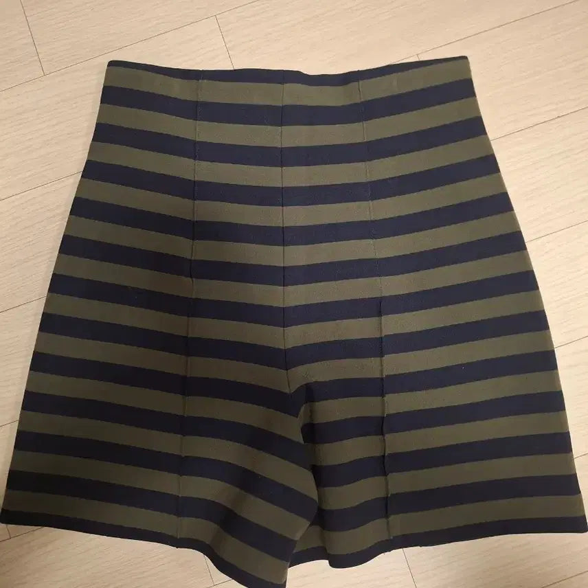 [BUNJANG] Zara Striped Shorts (Khaki/Navy) - Size S / 자라 줄무늬 반바지S (카키/네이비)