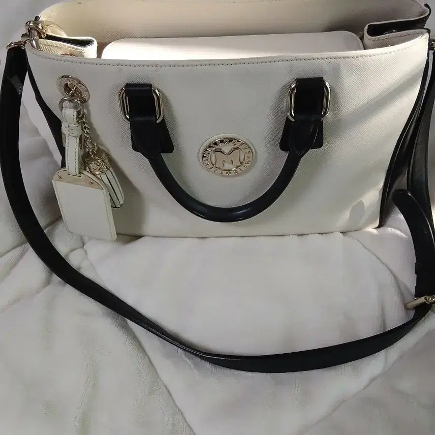 [BUNJANG] Metrociti Ivory/Black Tote Bag / 메트로시티 아이보리/블랙 토트백