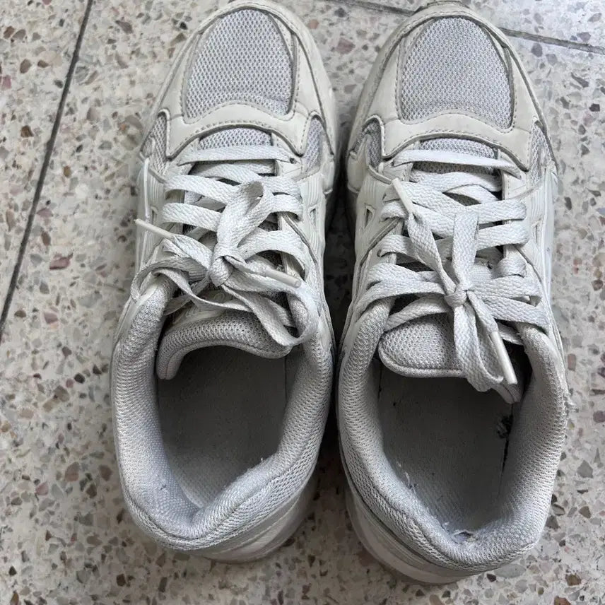 [BUNJANG] Fila 240mm Sneakers / 휠라 240사이즈 운동화