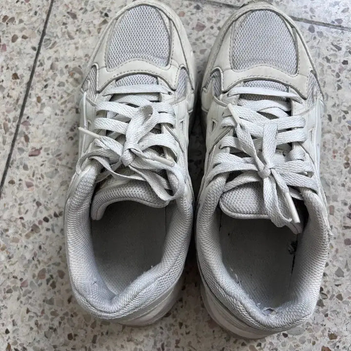 [BUNJANG] Fila 240mm Sneakers / 휠라 240사이즈 운동화