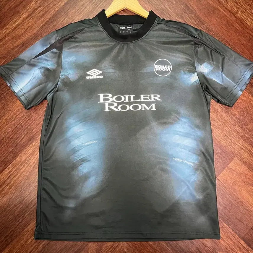 [BUNJANG] Umbro x Boiler Room Short Sleeve Jersey T-Shirt L / 엄브로 보일러룸 저지 반팔
