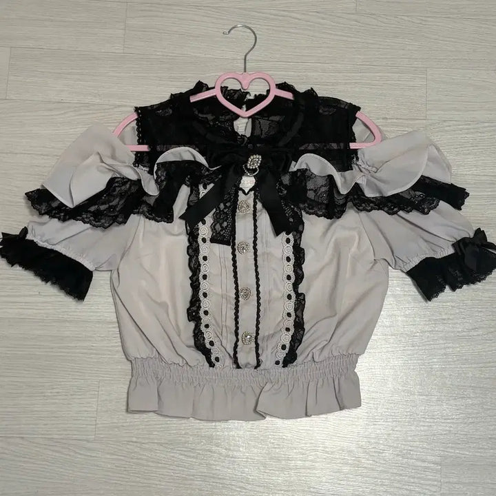 [SOLD OUT] 리즈리사 오프숄더 블라우스 지뢰계 양산형 양지뢰