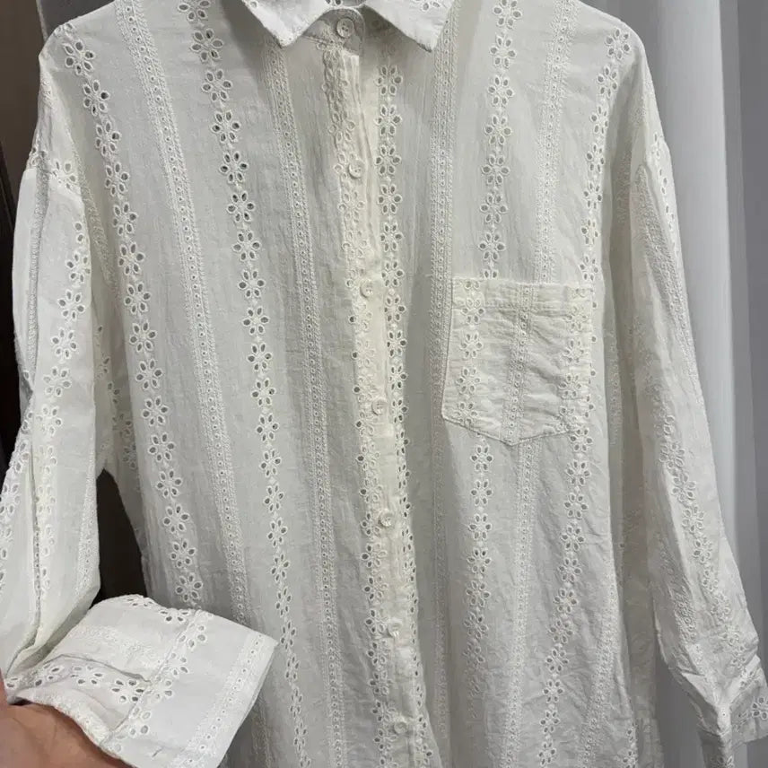 [BUNJANG] White Punching Embroidery Lace Long Shirt Blouse / 화이트 펀칭 자수 레이스 롱 셔츠 블라우스 66.77사이즈