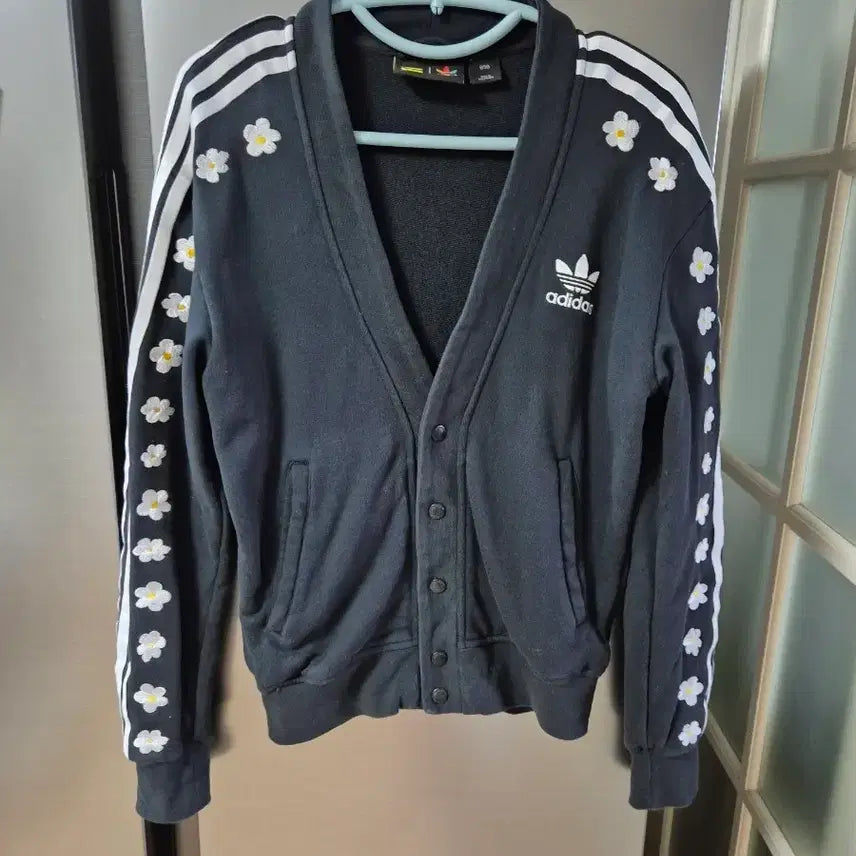 [BUNJANG] Adidas x Pharrell Williams PW Daisy Embroidered Cardigan / 아디다스 x 퍼렐 윌리엄스 PW 데이지 가디건
