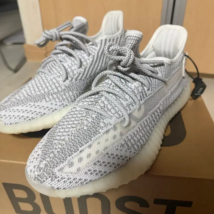 [BUNJANG] Adidas Yeezy Boost 350 V2 Static 2023 Sneakers / 아디다스 이지부스트 350 V2 스태틱 2023