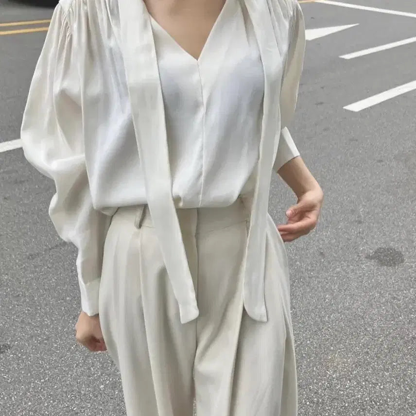 [BUNJANG] Libre Blouse Ivory / 리브레 블라우스