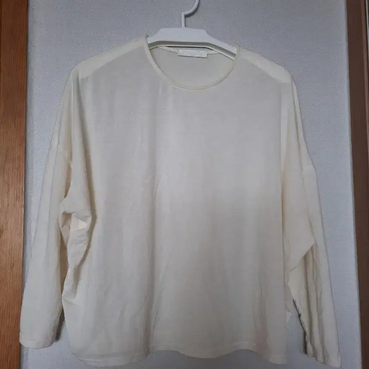 [BUNJANG] Ivory Long Sleeve T-Shirt (Free Size) / 미착용  아이보리 긴팔 티셔츠 free