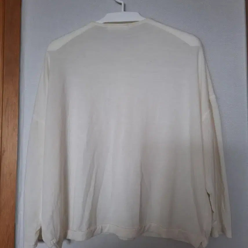 [BUNJANG] Ivory Long Sleeve T-Shirt (Free Size) / 미착용  아이보리 긴팔 티셔츠 free