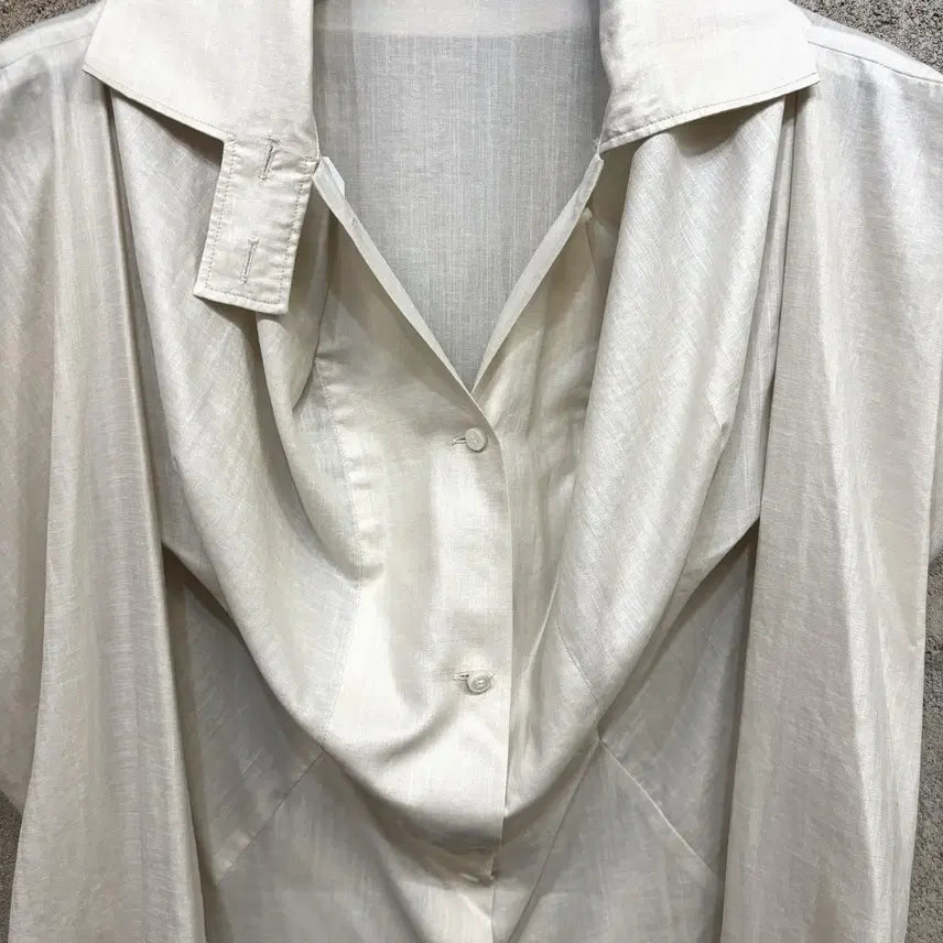 [SOLD OUT] 비비안웨스트우드 레드라벨 아이보리 블라우스
