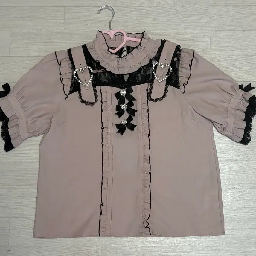 [BUNJANG] Dear My Love Cubic Ribbon Heart Blouse / 디마럽 디어마이러브 블라우스 양지뢰 양산형 지뢰계
