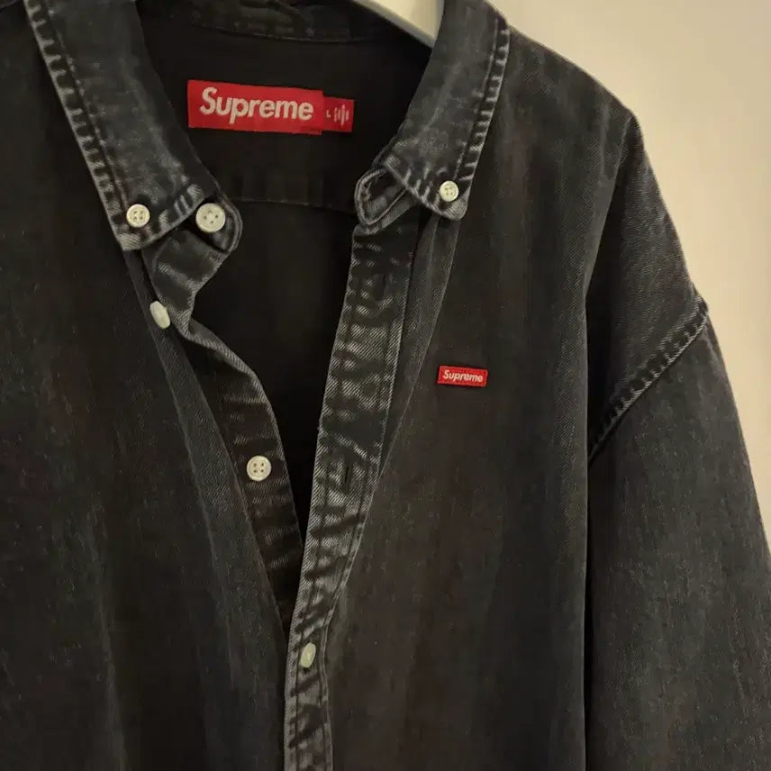 [BUNJANG] Supreme Small Box Washed Black Denim Shirt L (24 S/S) / 슈프림 스몰 박스 워싱 블랙 데님 셔츠 L (24 S/S)