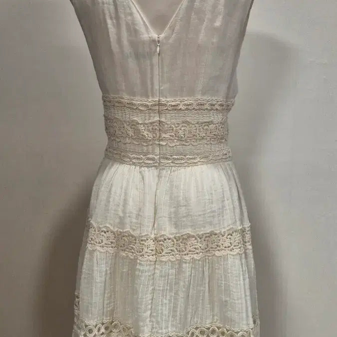 [BUNJANG] Ivory Lace V-Neck Sleeveless Dress Size 55 / 아이보리 레이스 브이넥 민소매 원피스 55 op11