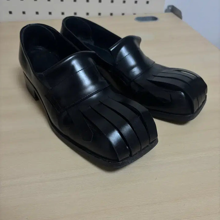 [SOLD OUT] 라프 시몬스 프린지드 로퍼 (270)