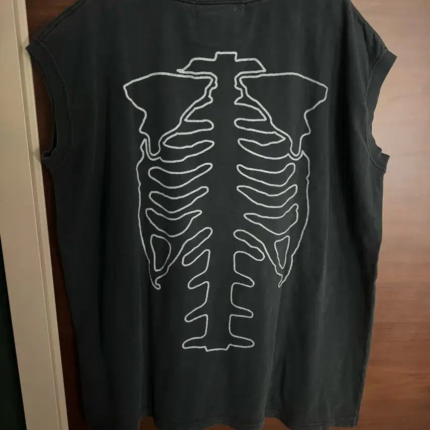 [BUNJANG] Ramy Ramy Relief Bone Printing Tank Top / 레미 릴리프 본프린팅 나시
