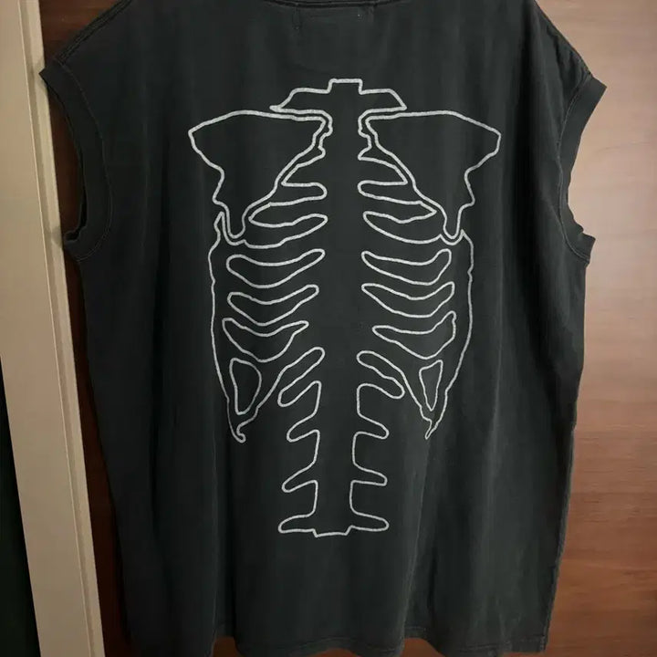 [BUNJANG] Ramy Ramy Relief Bone Printing Tank Top / 레미 릴리프 본프린팅 나시