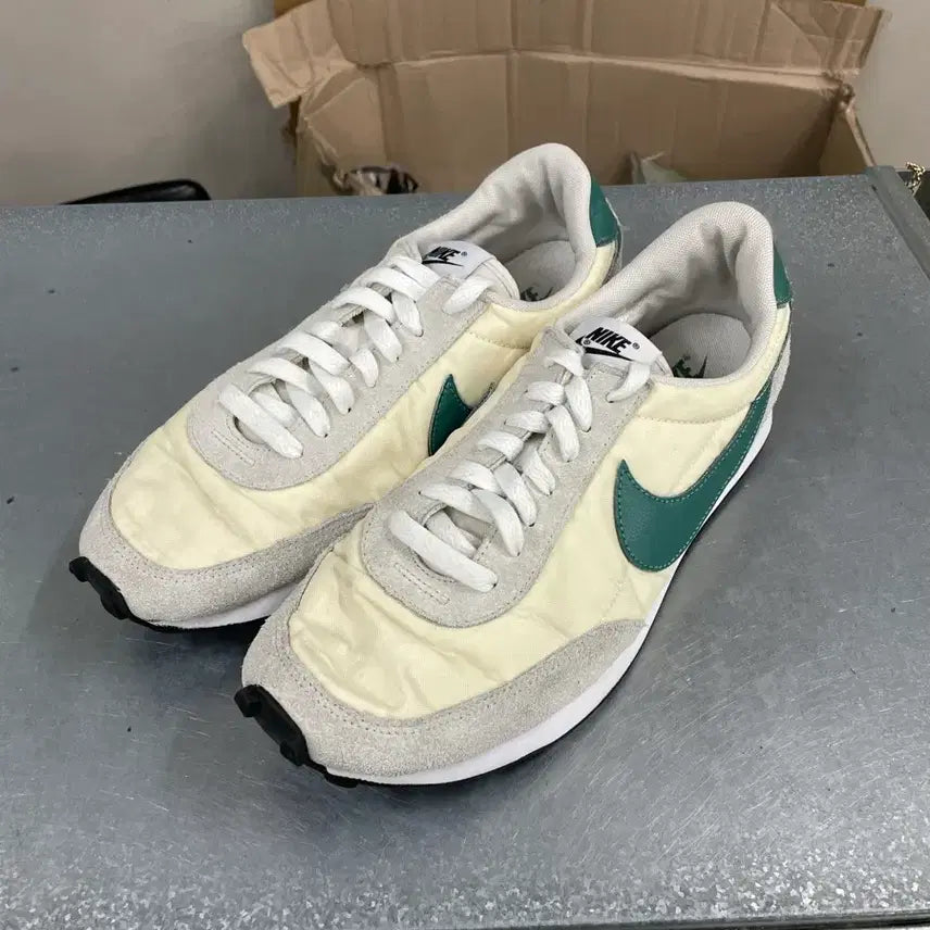 [BUNJANG] Nike Daybreak Coconut Green Shoes / 나이키 데이브레이크 코코넛 그린 275