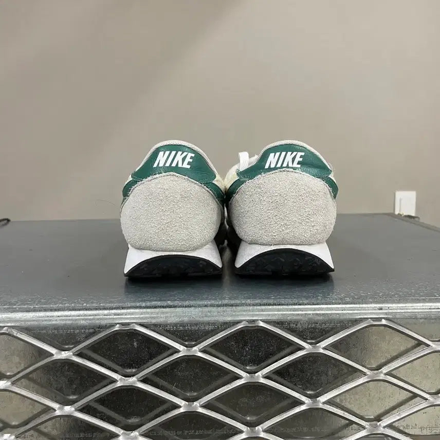 [BUNJANG] Nike Daybreak Coconut Green Shoes / 나이키 데이브레이크 코코넛 그린 275