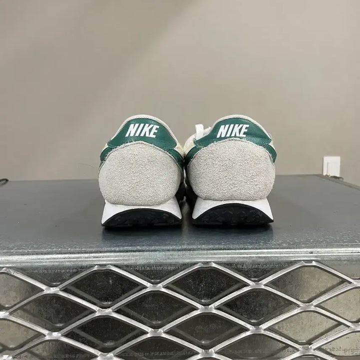 [BUNJANG] Nike Daybreak Coconut Green Shoes / 나이키 데이브레이크 코코넛 그린 275