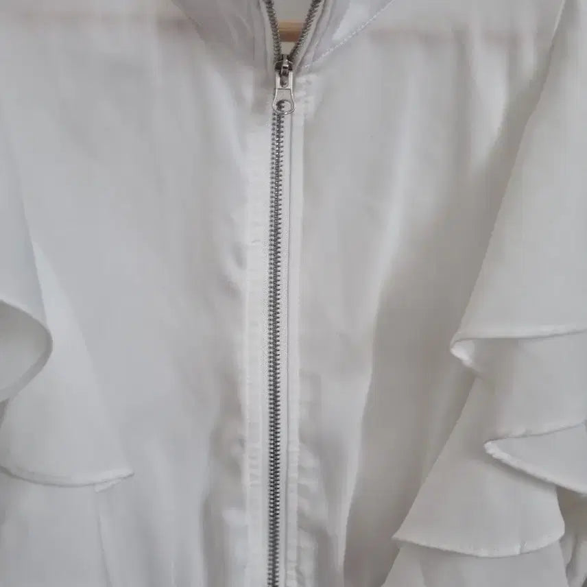 [BUNJANG] DKNY White Frill Crop Jacket / DK 뉴욕 화이트 프릴 크롭 자켓