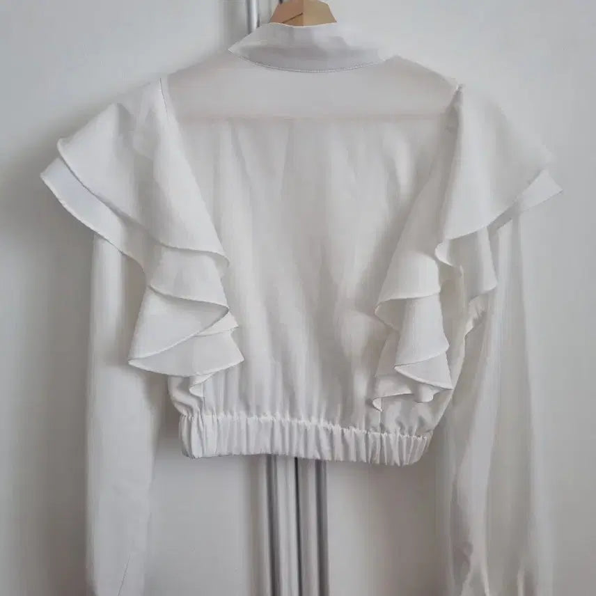 [BUNJANG] DKNY White Frill Crop Jacket / DK 뉴욕 화이트 프릴 크롭 자켓