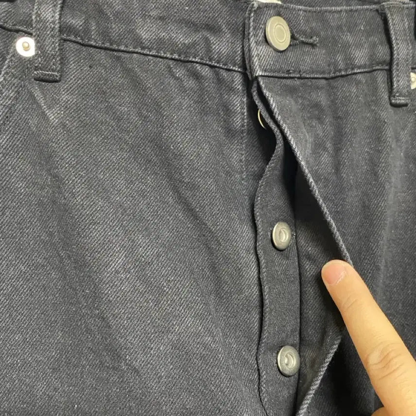 [BUNJANG] California Arts Relaxed Straight Black Denim (32) / [CALIFORNIA] 캘리포니아 아츠 릴렉스 스트레이트 블랙 데님 32