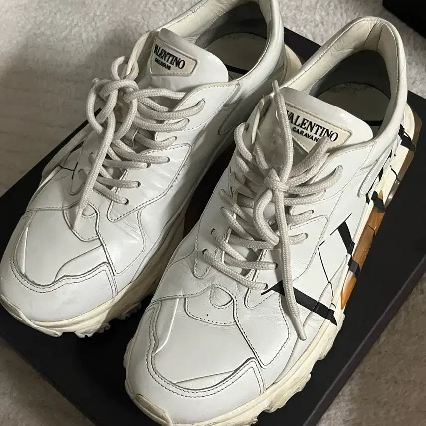 [BUNJANG] Valentino Bounce Sneakers Size 41 / 발렌티노 바운스 스니커즈 41사이즈