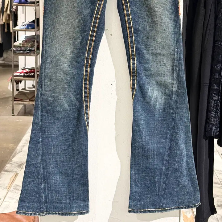 [BUNJANG] True Religion Joey Super T Low Semi Bootcut Denim Pants / 트루릴리전 조이 슈퍼 T 로우 중청 세미 부츠컷 데님 팬츠