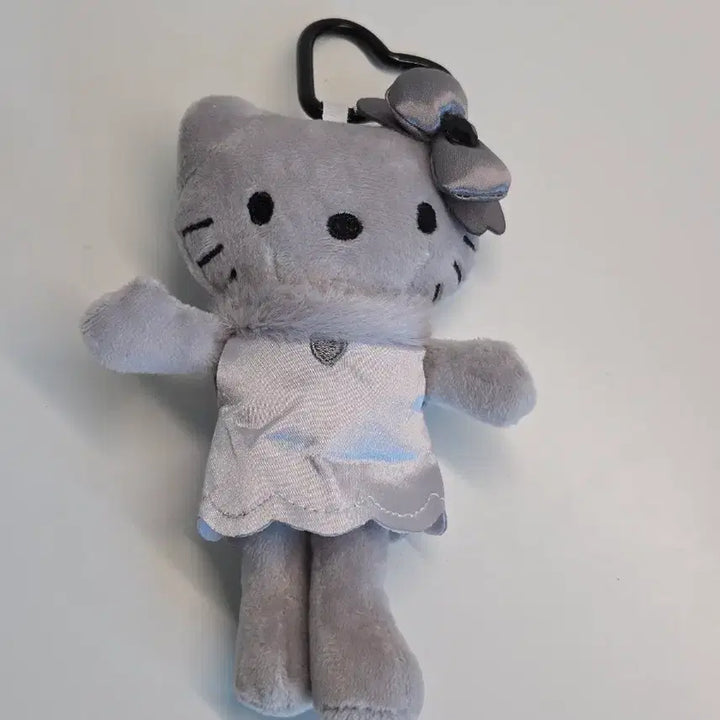 [BUNJANG] Hello Kitty Plush Keychain Grey / 헬로키티 인형 키링 그레이
