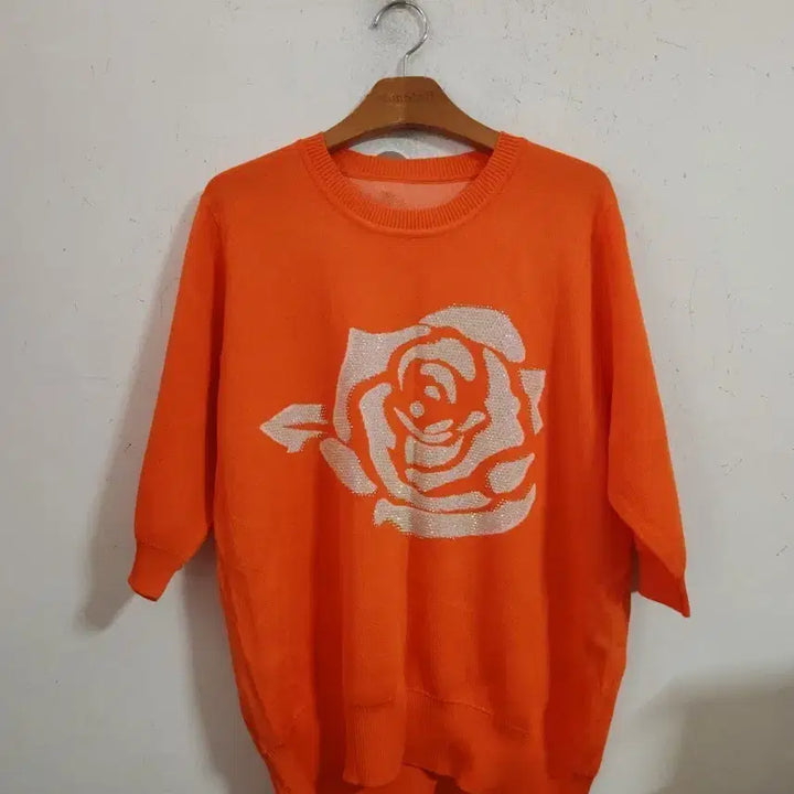[BUNJANG] Orange Rose Sequin Knit 7-Sleeve Top / 오렌지색 장미 스팽글 니트 7부